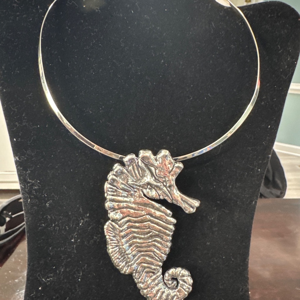 Like New .999 Sterling Silver Large Seahorse Pendant - Handcrafted - Picture 3 of 3